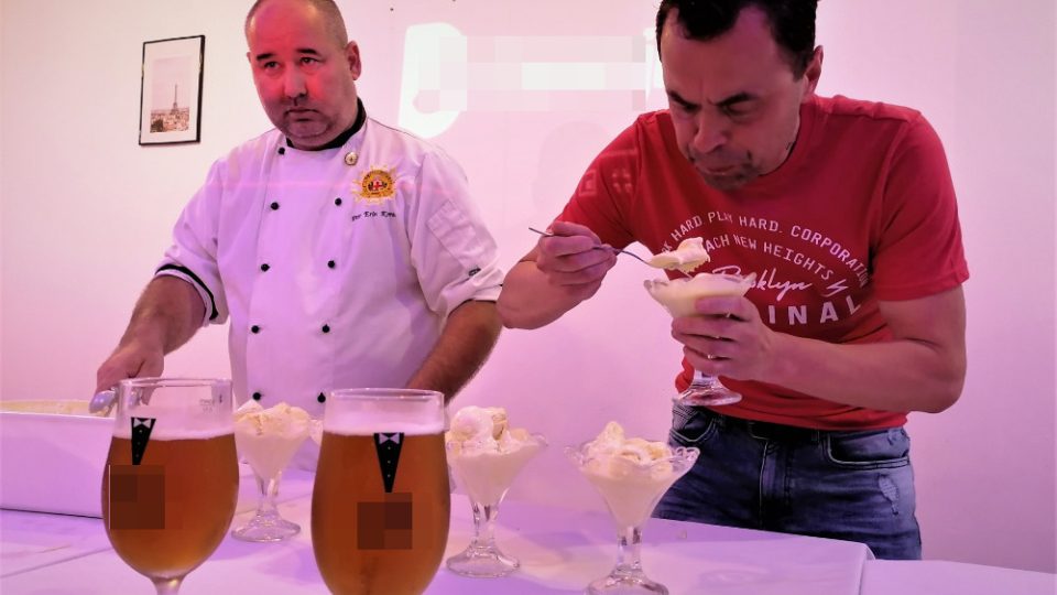 Maxijedlík Jaroslav Němec snědl za 5 minut 4 kila zmrzliny
