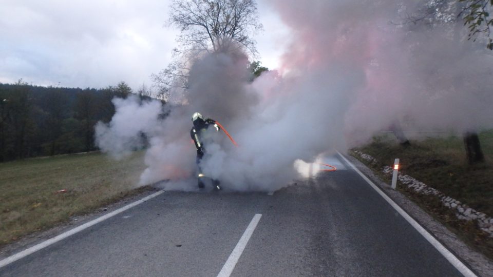 Tři jednotky hasičů byly zalarmovány kvůli požáru osobního automobilu u Rudníku na Trutnovsku