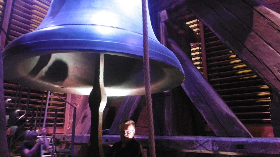 Zvonění na zvon Augustin na Bílé věži v Hradci Králové