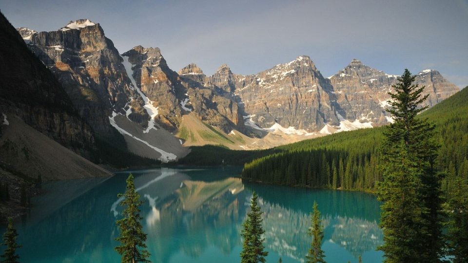 Moraine Lake je ledovcové jezero v Národním parku Banff v Kanadě