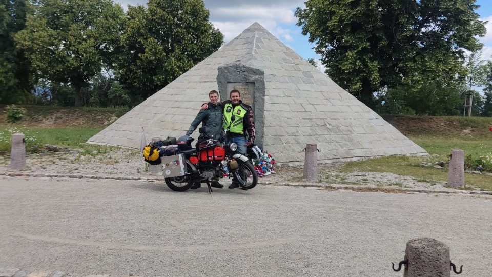 Prázdninový výlet Josefa Kmenta na motorce přes Slovensko, Maďarsko až do Rumunska