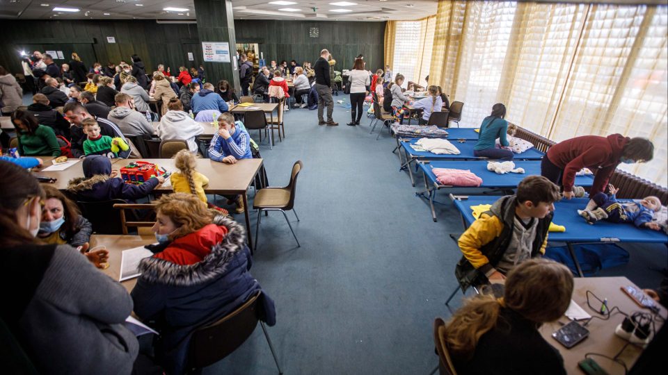 Krajské asistenční centrum pomoci Ukrajině v hradeckém Aldisu zahájilo provoz