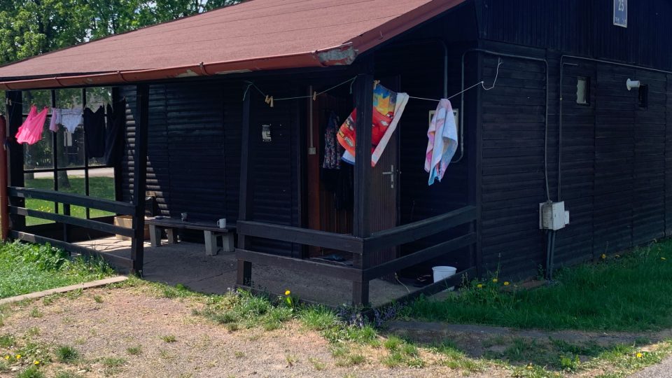 Uprchlíci z Ukrajiny ubytovaní v autokempu Rozkoš musí dočasně opustit prostory, které dostali k dispozici