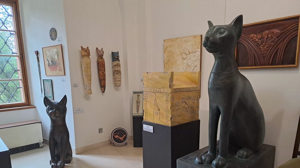 V přízemí zámku najdete i Muzeum kočky