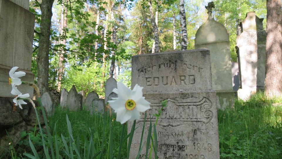 Náhrobek židovského hřbitova v Dřevíkově