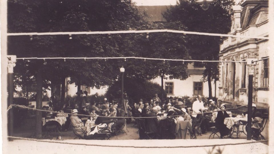 Lázeňská restaurace v Bělovsi v roce 1932