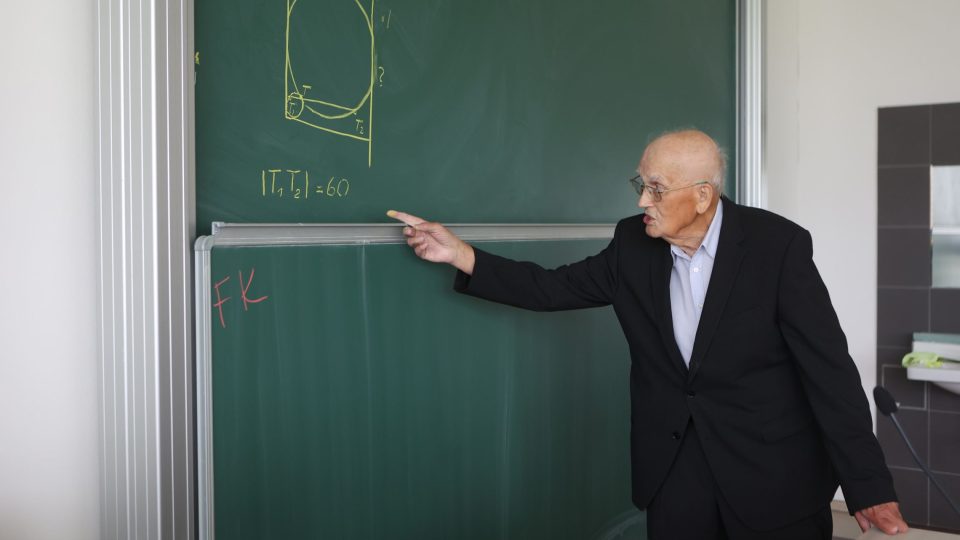 Profesor matematiky František Kuřina letos oslavil 90. narozeniny