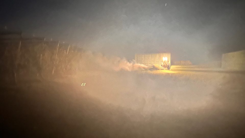 Ovocnáři z Dolan chrání úrodu před mrazy speciálním přístrojem tvořícím mlhu