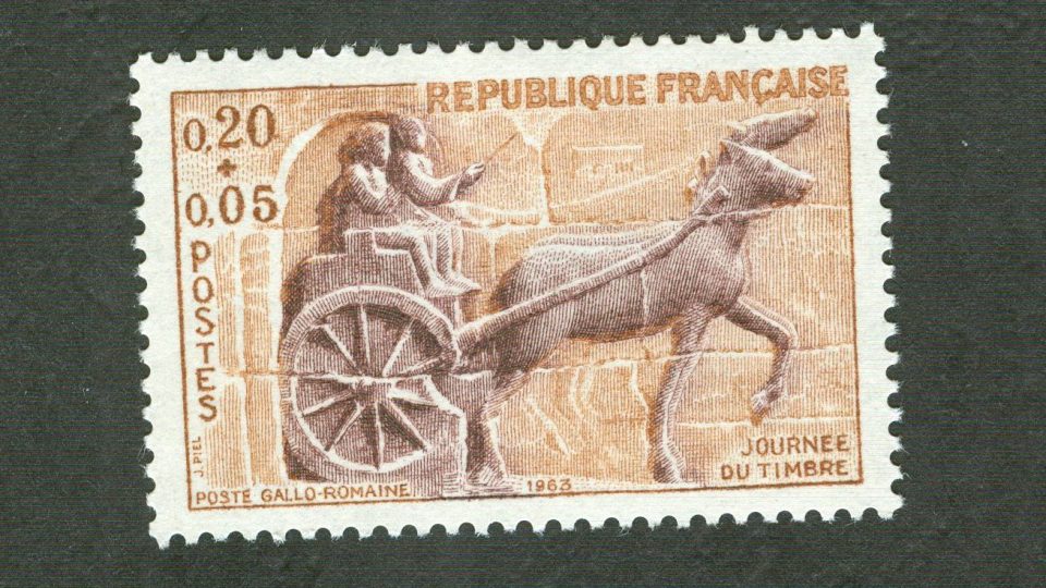 Doprava cestujících poštovním vozem na francouzské známce z roku 1963