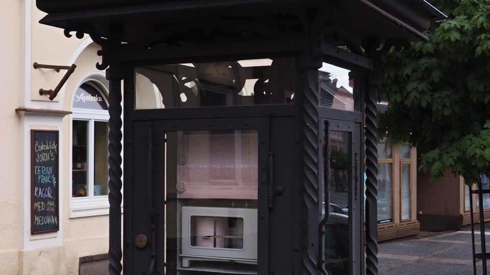 Meteorologický sloup ve Vrchlabí zakoupený v roce 1909 od firmy Wilhelm Lambrecht z Göttingenu se stále funkčními záznamovými přístroji na ulici Krkonošská. Objekt je dosud opatřen unikátním Lambrechtovým povětrnostním telegrafem pro předpověď počasí