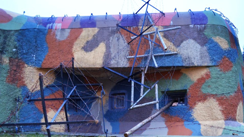 Zatím neznámí vandalové poničili pěchotní srub Březinka na Náchodsku