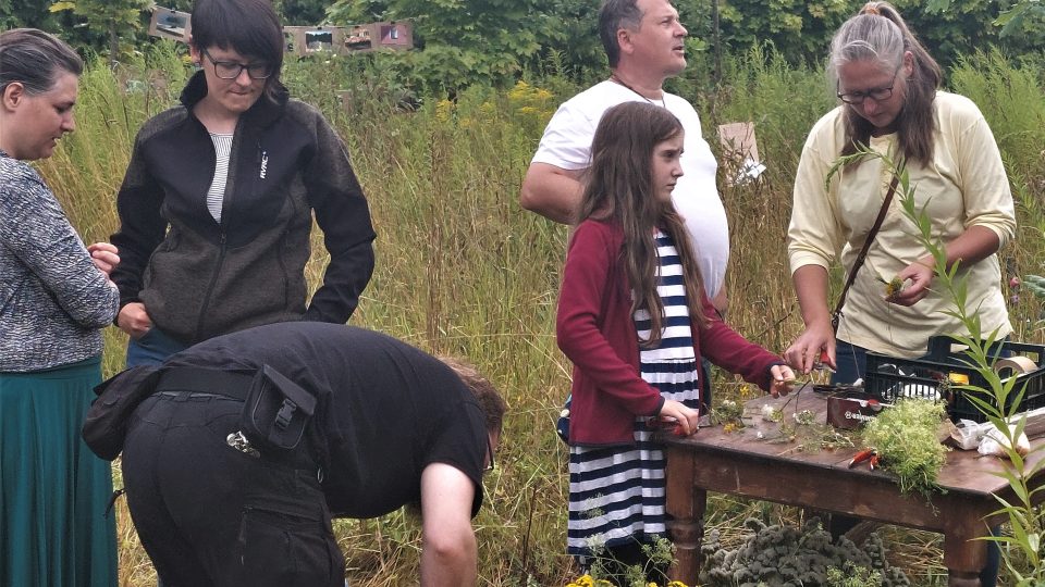 Přírodní dílnu Jinčího činu vedla Helena Švermová ze Statku Ledkov