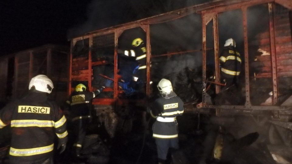 Hořel odstavený vagónu u železničního muzea Výtopna v Jaroměři