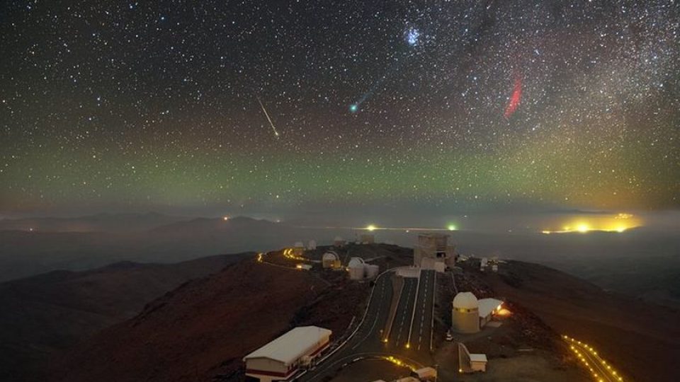Na novém ESO obrázku zvedá přicházející noc oponu divadelního představení, které se odehrává na bezmračné obloze nad observatoří La Silla