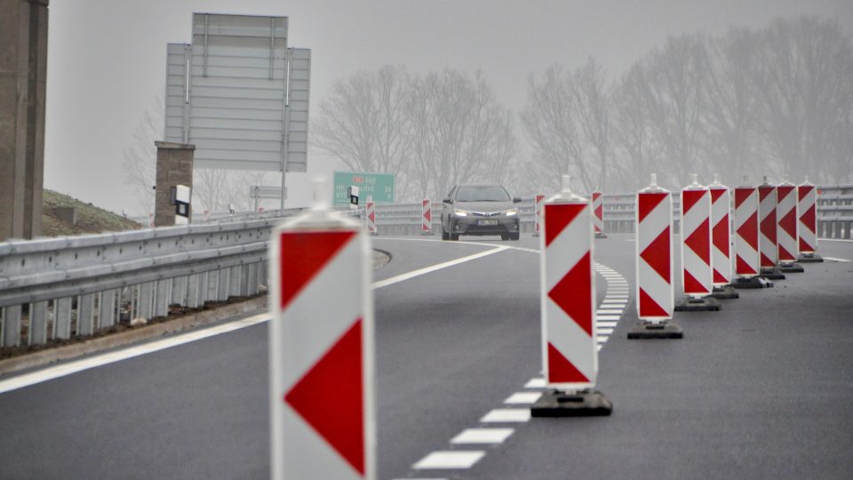 Silničáři otevřeli úsek dálnice D35 z křižovatky u Opatovic do Časů