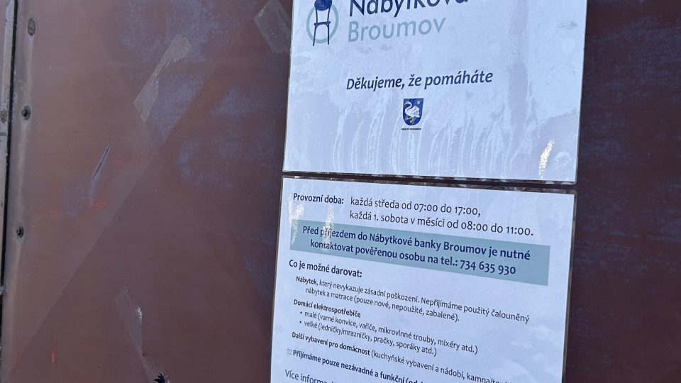 V broumovské nábytkové bance převyšuje poptávka nabídku