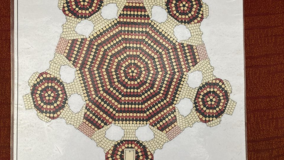 Původní plán pro složení mozaiky keramické dlažby v kostele sv. Jana Nepomuckého na Zelené hoře