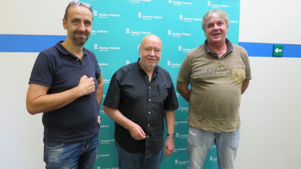 Tomáš Katschner, Václav Hybš a Josef Zikmund ve studiu Českého rozhlasu Hradec Králové