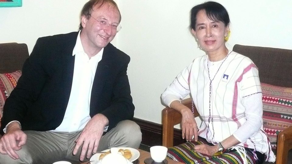 Jiří Šitler a nositelka Nobelovy ceny Aun Schan Su Ťij