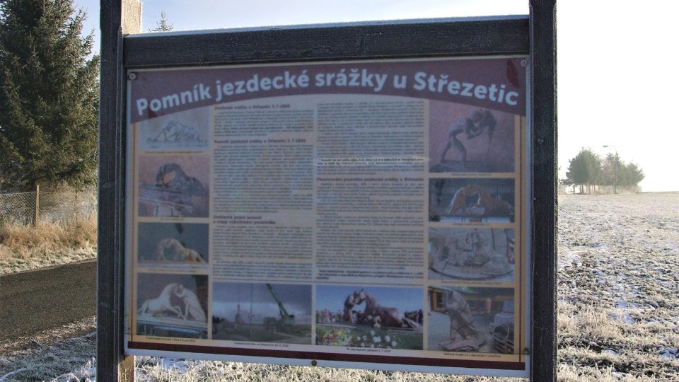 Informační tabule u  jezdeckého sousoší na okraji Střezetic  Foto Vlaďka Wildová.JPG