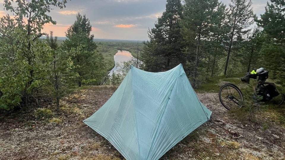 Václav Hrouda vyrazil s koloběžkou na sever a zdolal nejvyšší hory Finska, Švédska a Norska