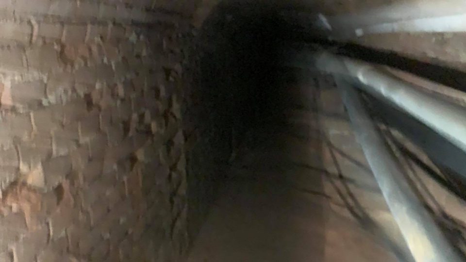 Nahlédneme do podzemí zámku Hrádek u Nechanic, které zůstává pro návštěvníky trvale uzavřeno