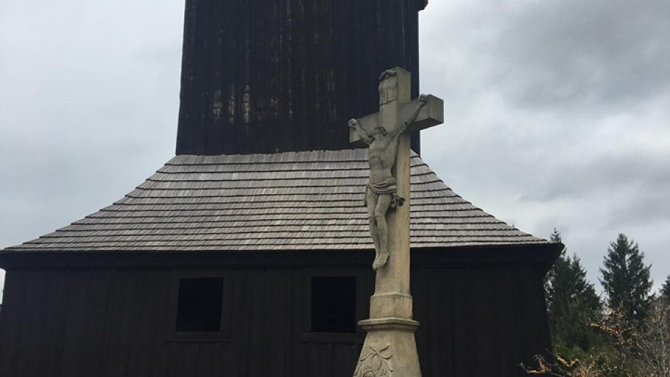 V Liberku na Rychnovsku začala oprava roubené zvonice a kostela sv. Petra a Pavla ze 17. století