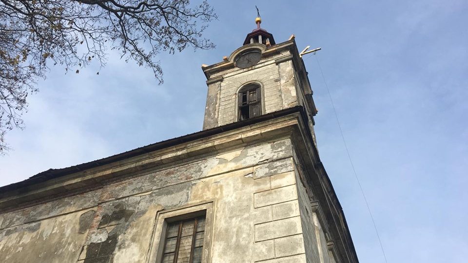 Zastřešení věže kostela sv. Filipa a Jakuba v Nebeské Rybné na Rychnovsku
