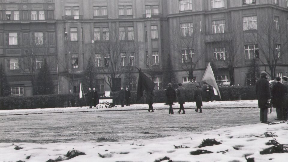 Autentická fotografie z pochodu za Jana Palacha 25. ledna 1969 v Hradci Králové