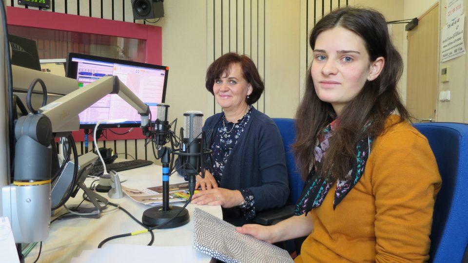 Hana Košutová a Aneta Hornychová ve studiu Českého rozhlasu Hradec Králové