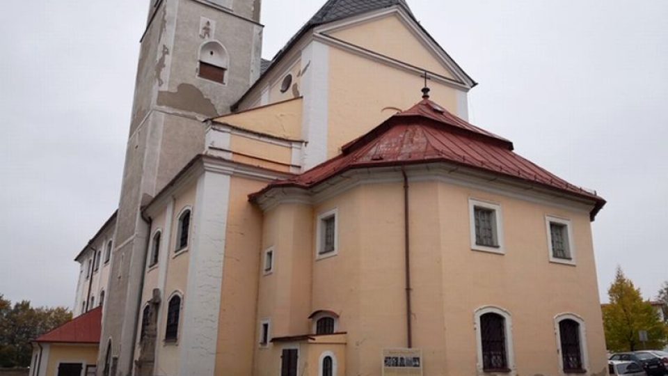Oprava střechy kostela sv. Petra a Pavla v Broumově