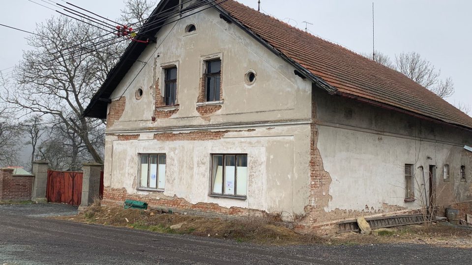 V obci Běstviny nedaleko Dobrušky na Rychnovsku má vzniknout Resocializační centrum pro alkoholiky nebo narkomany