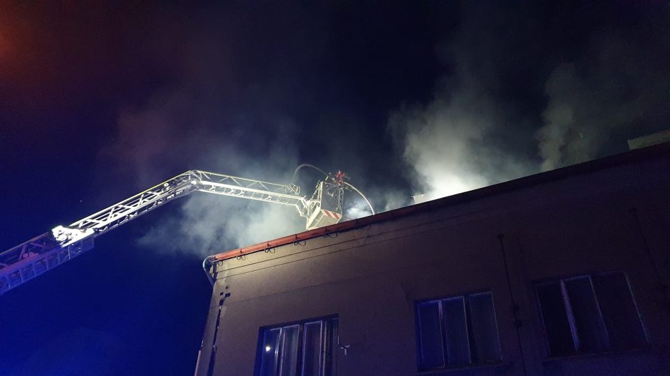 Požár bytového domu v Úpici