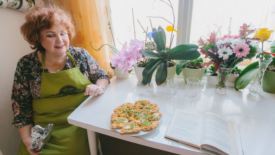 Naďa Konvalinková připravila chlebíčky s budapešťskou pomazánkou