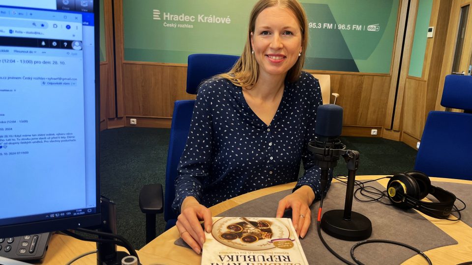 Kristýna Šemberová ve studiu Českého rozhlasu Hradec Králové