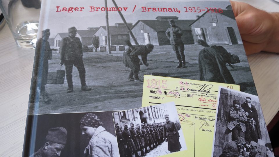 Kniha Lager Broumov / Braunau 1915-1918 | foto: Radka Šubrtová, Český rozhlas Kniha Lager Broumov / Braunau 1915-1918
