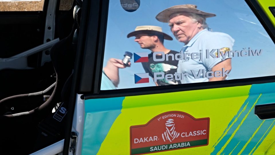 Posádka Škody 130 LR pro Rallye Dakar 2021: Ondřej Klymčiw a Petr Vlček. Technická spolupráce: Jiří Kotek.