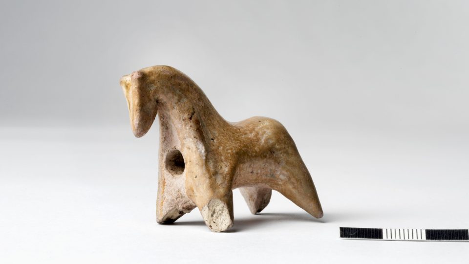 Keramický koníček, Tisová - Staré Mýto, d. 4,9 cm, v. 4,5 cm