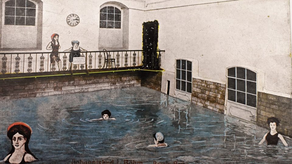 Velký bazén v Janských Lázních v jeho původní historické podobě na historické pohlednici