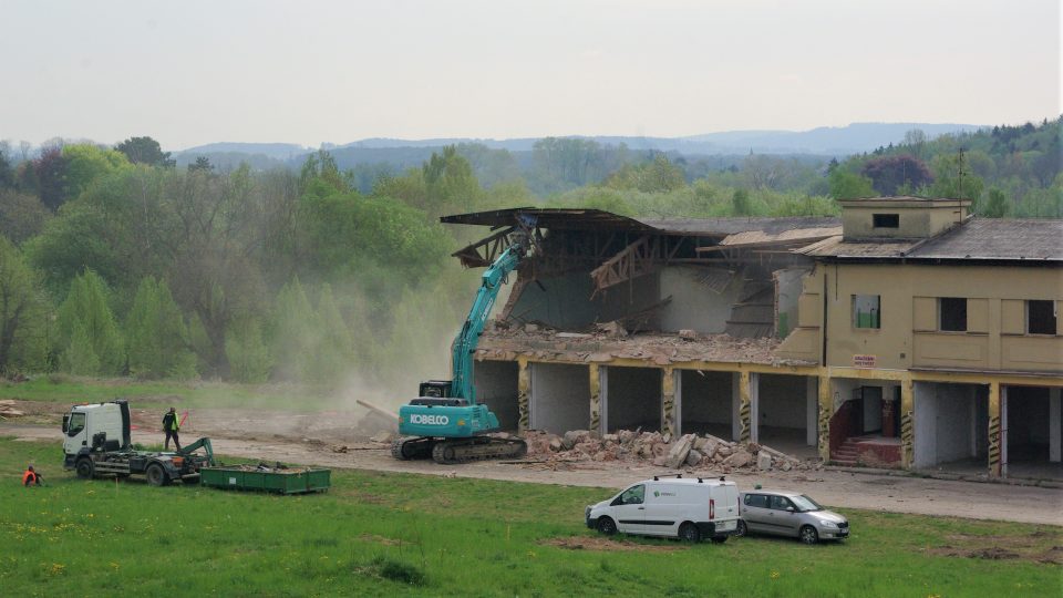 Demolice bývalé budovy soudního archivu v lokalitě Kasárna