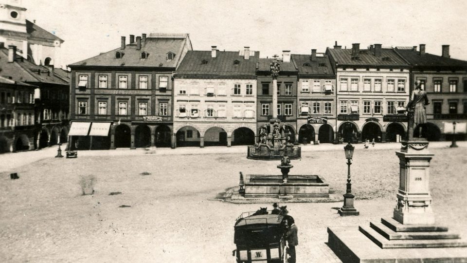 Historická fotografie náměstí v Trutnově