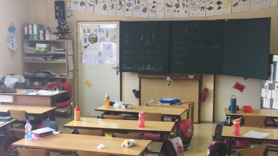 Na prvňáky z náchodské základní školy Komenského čekalo pololetní vysvědčení