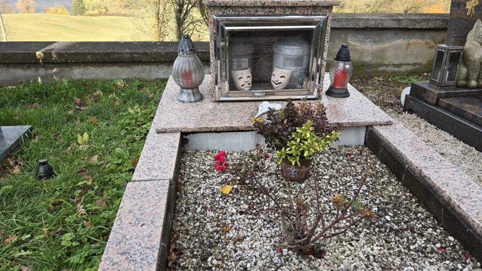 Hrob herce Jiřího Letenského na Byšičkách