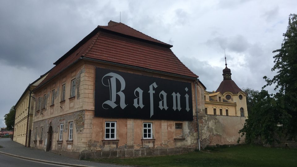 Barokní Steidlerova kovárna v České Skalici hostí první výstavu výtvarné skupiny Rafani