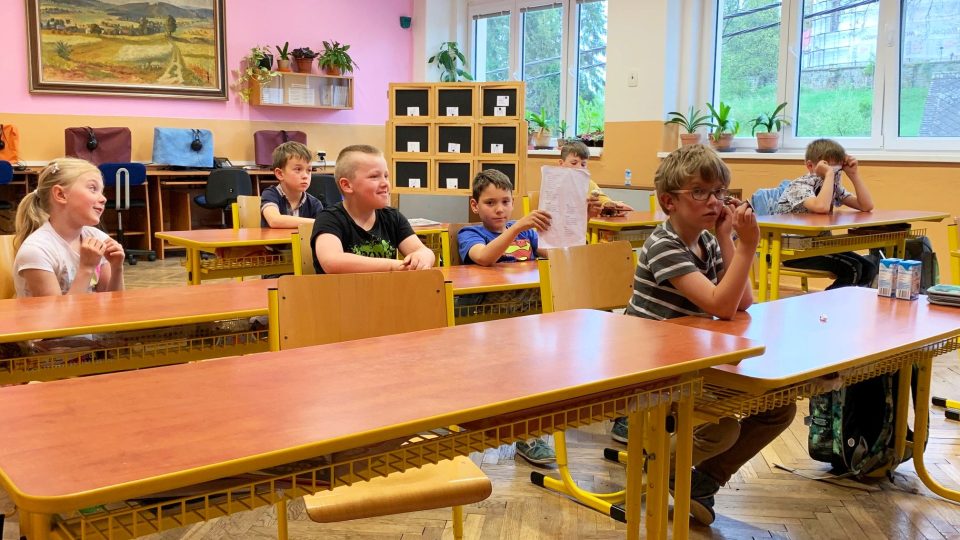 Vesnické školy na Broumovsku trápí nedostatek žáků. Například do školy v Martínkovicích jich teď aktuálně chodí jen dvacet