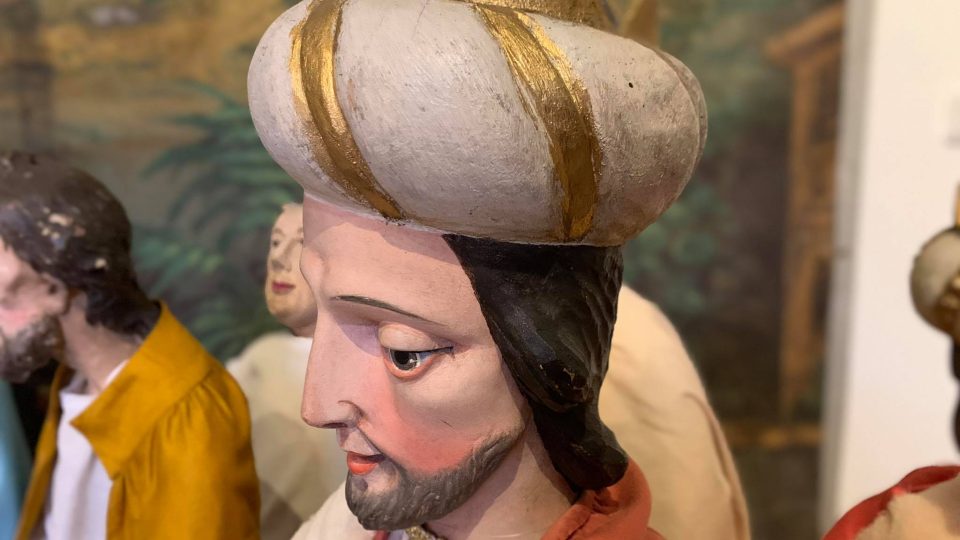 Unikátní 300 let starý jezuitský betlém se z Žirče na Trutnovsku na dva měsíce přestěhoval do Prahy