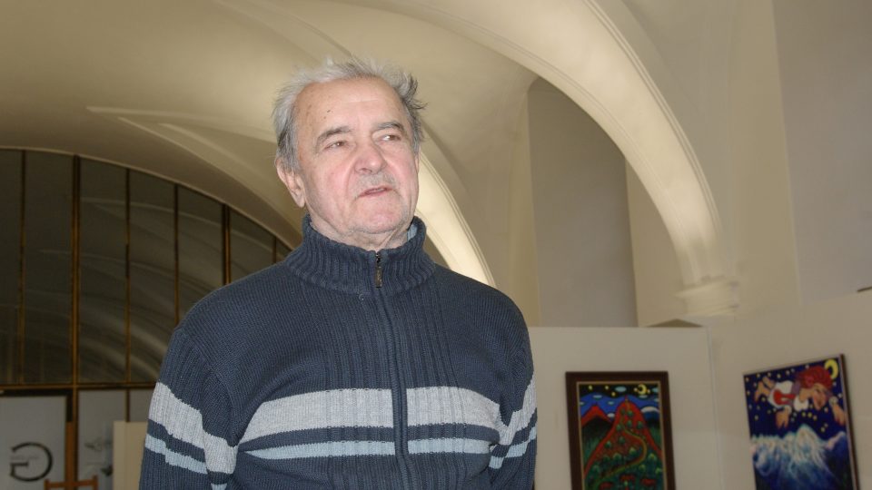 Malíř Břetislav Kužel na zatím největší výstavě své tvorby v galerii Valdštejnského zámku v Jičíně