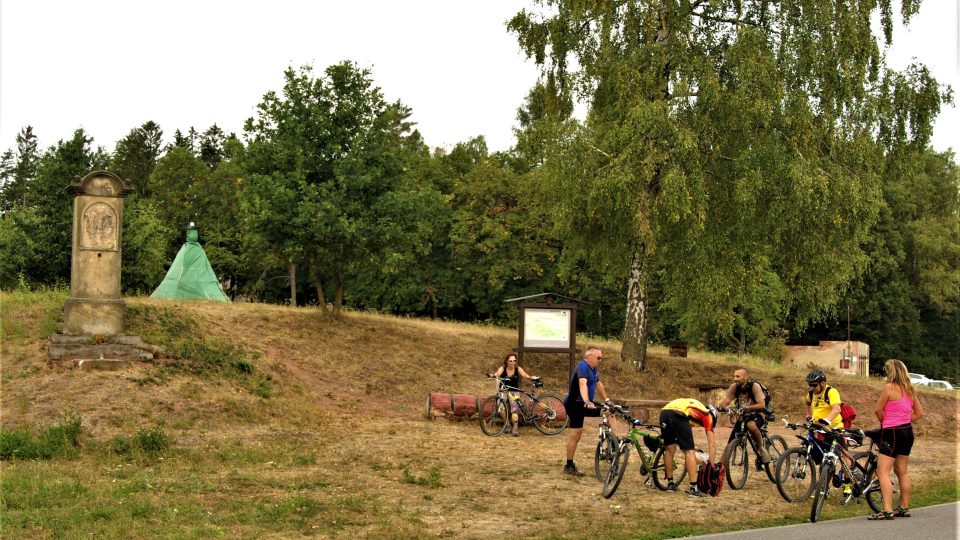 Příští rok by už cyklisté mohli odpočívat v blízkosti dokončené repliky borovnického mlýna