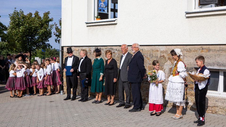 Základní škola v Solnici na Rychnovsku oslavila stoleté narozeniny příjezdem „tatíčka" Masaryka