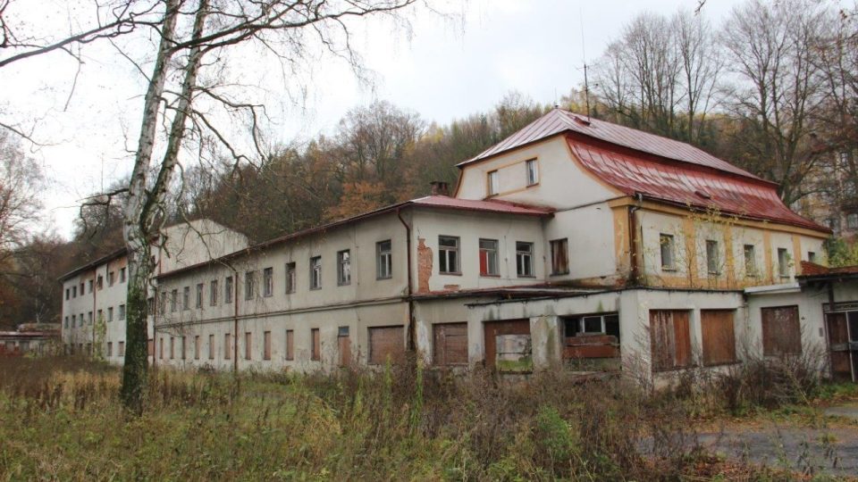 Nový vlastník zahájí demolici zchátralých objektů v lázních Běloves